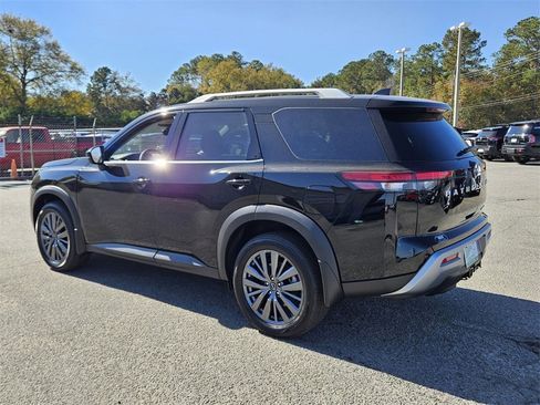 New 2025 Nissan Pathfinder SL w/ SL Premium Package image 8