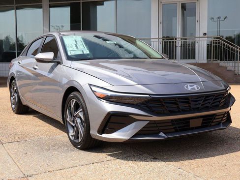 New 2025 Hyundai Elantra Limited image 7