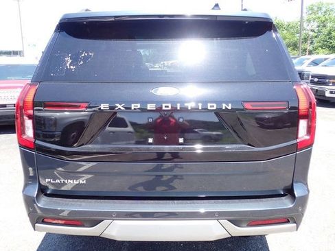 Used 2025 Ford Expedition Platinum AWD/4WD image 6