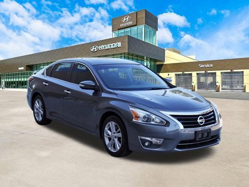 Used 2014 Nissan Altima 2.5 SL w/ Technology Package FWD image 3