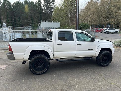 Used 2015 Toyota Tacoma 4x4 Double Cab w/ SR5 Package image 4
