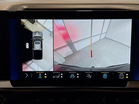 Used 2022 Chevrolet Silverado 1500 LTZ w/ LTZ Convenience Package II AWD/4WD image 14