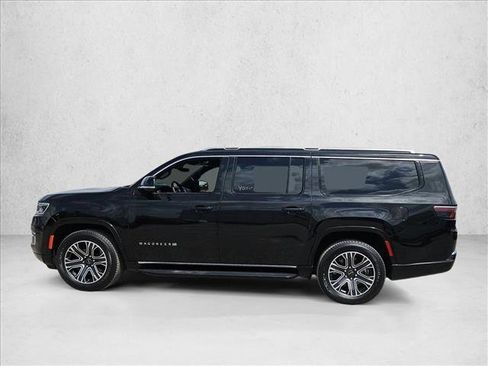 Used 2025 Jeep Wagoneer L Series II AWD/4WD image 8