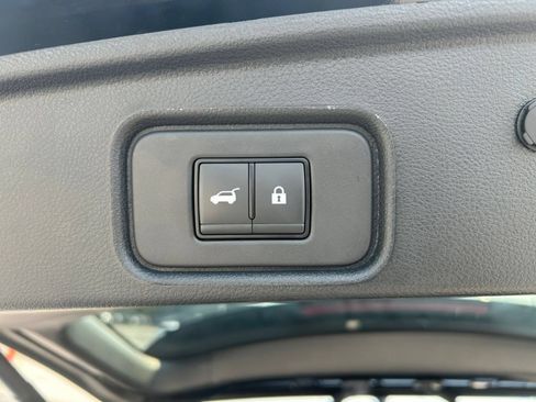 Used 2025 Nissan Pathfinder SV FWD image 16