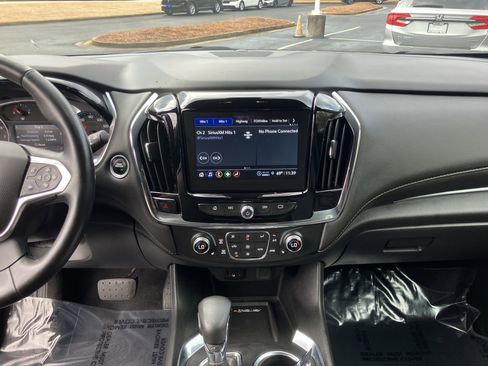Used 2023 Chevrolet Traverse LT image 25