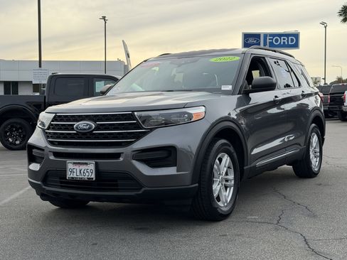 Certified 2022 Ford Explorer XLT image 3