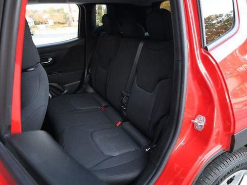 Used 2015 Jeep Renegade Latitude AWD/4WD image 17