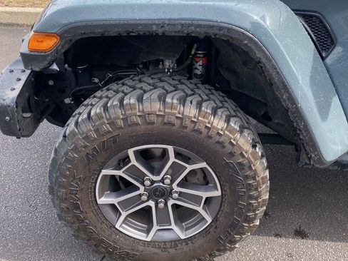 Used 2024 Jeep Gladiator Mojave image 11