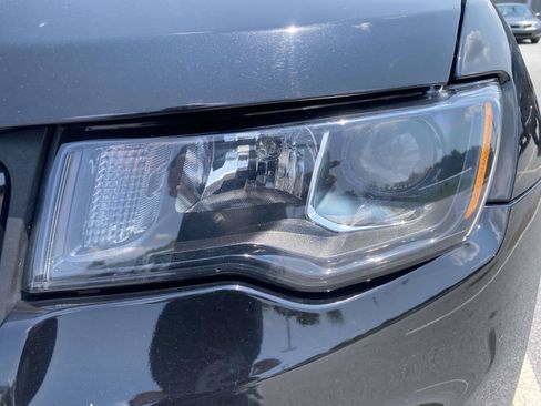 Used 2021 Jeep Grand Cherokee Laredo X RWD image 12