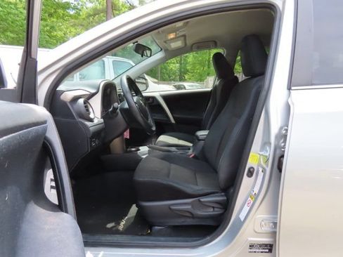 Used 2014 Toyota RAV4 LE FWD image 17