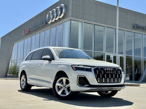 Used 2025 Audi Q7 3.0T Premium w/ Convenience Package image 2