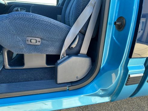 Used 1995 Chevrolet Silverado 1500 4x4 Regular Cab image 28