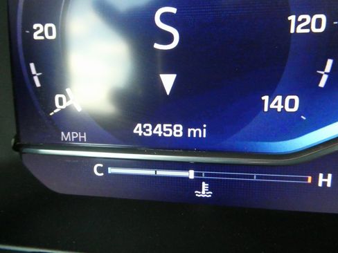 Certified 2024 Chevrolet Silverado 1500 LTZ image 31