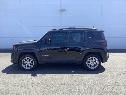 Used 2019 Jeep Renegade Latitude w/ Cold Weather Group AWD/4WD image 2