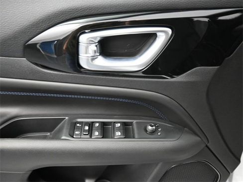 New 2026 Jeep Compass Latitude image 10