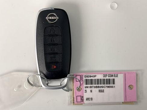 Used 2025 Nissan Rogue SV AWD/4WD image 19