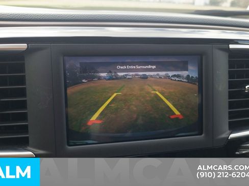 Used 2022 Chrysler Voyager LX image 9