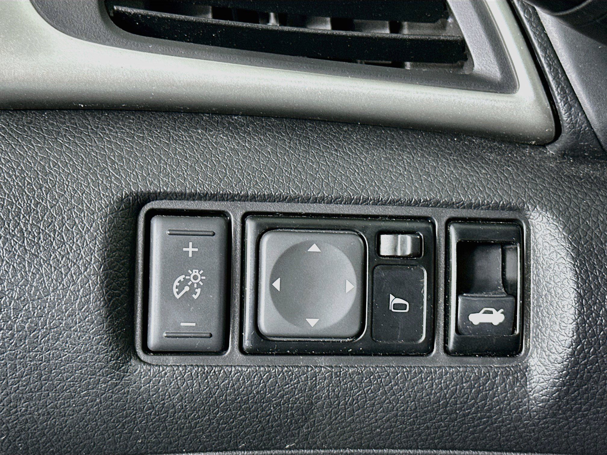 Used 2018 Nissan Sentra S FWD image 17