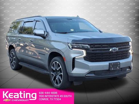 Used 2023 Chevrolet Suburban RST w/ Luxury Package RWD image 3