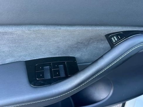 Used 2020 Tesla Model Y Long Range image 12