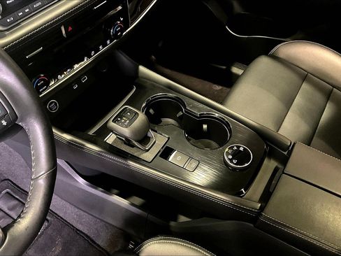 Used 2023 Nissan Rogue SL image 17