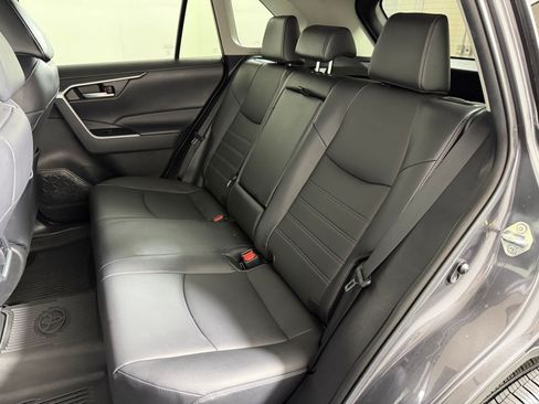 Used 2022 Toyota RAV4 XLE Premium FWD image 17