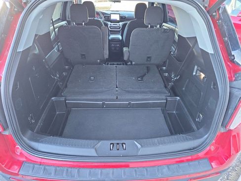 Used 2021 Ford Explorer XLT image 31