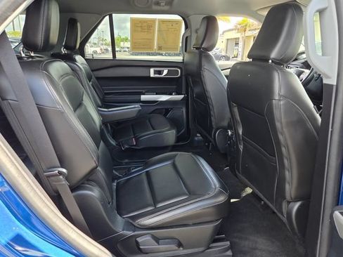 Used 2022 Ford Explorer XLT w/ Equipment Group 202A AWD/4WD image 16