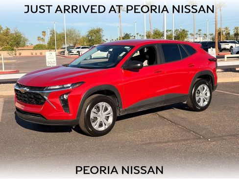 Used 2026 Chevrolet Trax LS FWD image 1