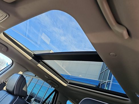 Used 2023 Honda Pilot Elite image 17