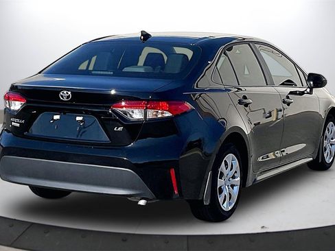 Used 2025 Toyota Corolla LE image 9