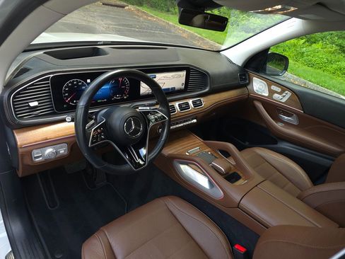 Used 2024 Mercedes-Benz GLE 450e 4MATIC image 2