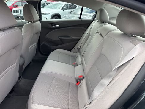 Used 2017 Chevrolet Cruze LT w/ Convenience Package image 17