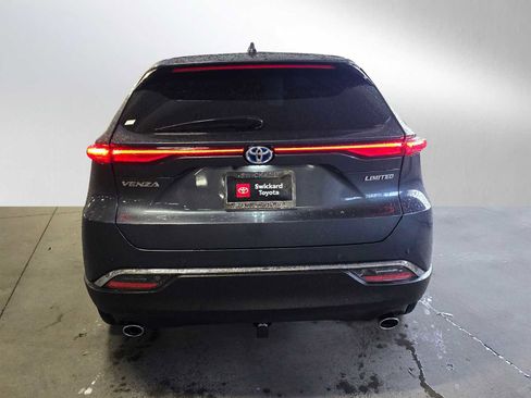 Used 2024 Toyota Venza Limited image 4