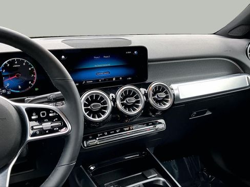 Certified 2022 Mercedes-Benz GLB 250 4MATIC image 7