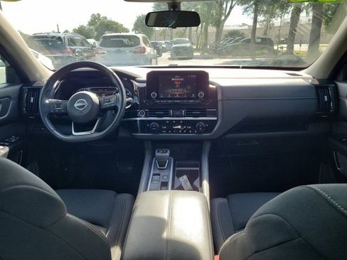 Used 2022 Nissan Pathfinder SV FWD image 4