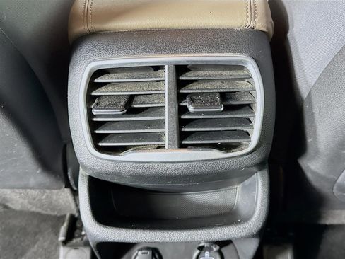 Used 2020 Hyundai Santa Fe SEL image 25