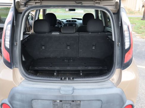 Used 2015 Kia Soul + image 15