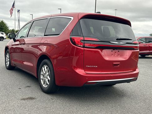 New 2026 Chrysler Pacifica Select image 7