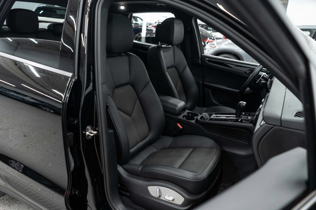 Used 2024 Porsche Macan AWD/4WD image 11
