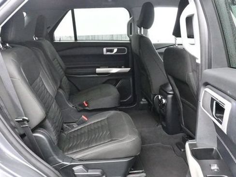 Used 2021 Ford Explorer XLT AWD/4WD image 15