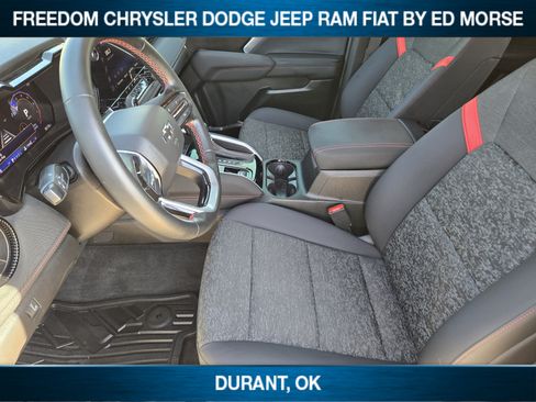 Used 2024 Chevrolet Colorado Z71 w/ Z71 Convenience Package 2 AWD/4WD image 8