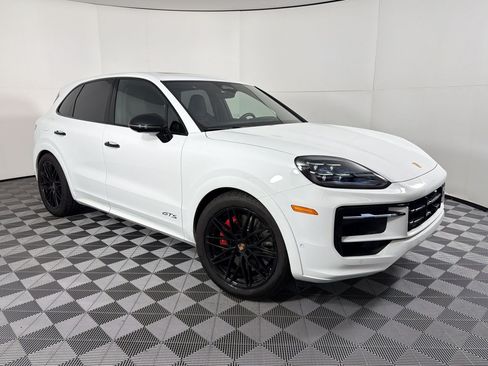 Used 2026 Porsche Cayenne GTS AWD/4WD image 7