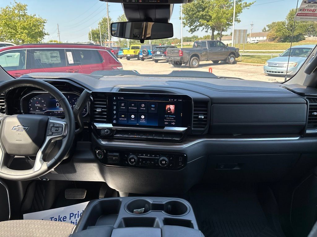 Used 2025 Chevrolet Silverado 1500 LT Trail Boss w/ LPO, Dark Essentials Package AWD/4WD image 24