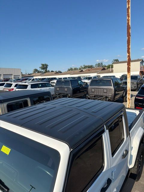 Used 2021 Jeep Gladiator Sport AWD/4WD image 21