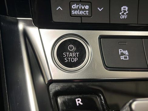 Used 2022 Audi e-tron Premium w/ Towing Package image 22