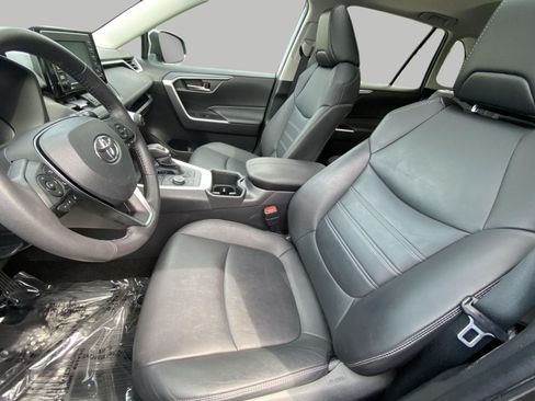 Used 2022 Toyota RAV4 XLE Premium AWD/4WD image 15