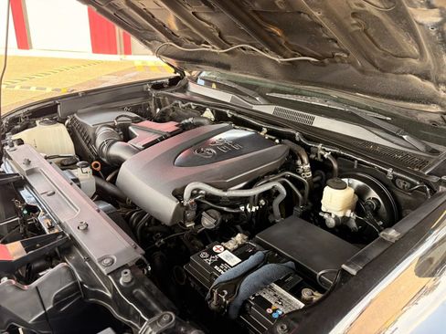 Used 2020 Toyota Tacoma SR5 AWD/4WD image 32