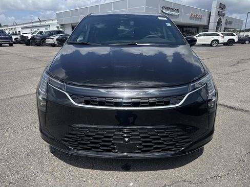 New 2027 Chrysler Pacifica Select FWD image 2