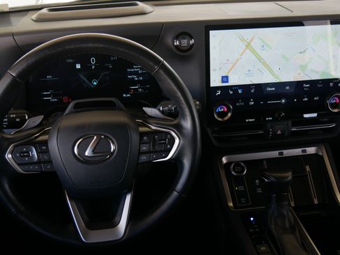 Used 2024 Lexus GX 550 w/ Cold Area Package AWD/4WD image 18